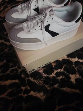 No Boundaries White and Black Platform Sport Sneakers